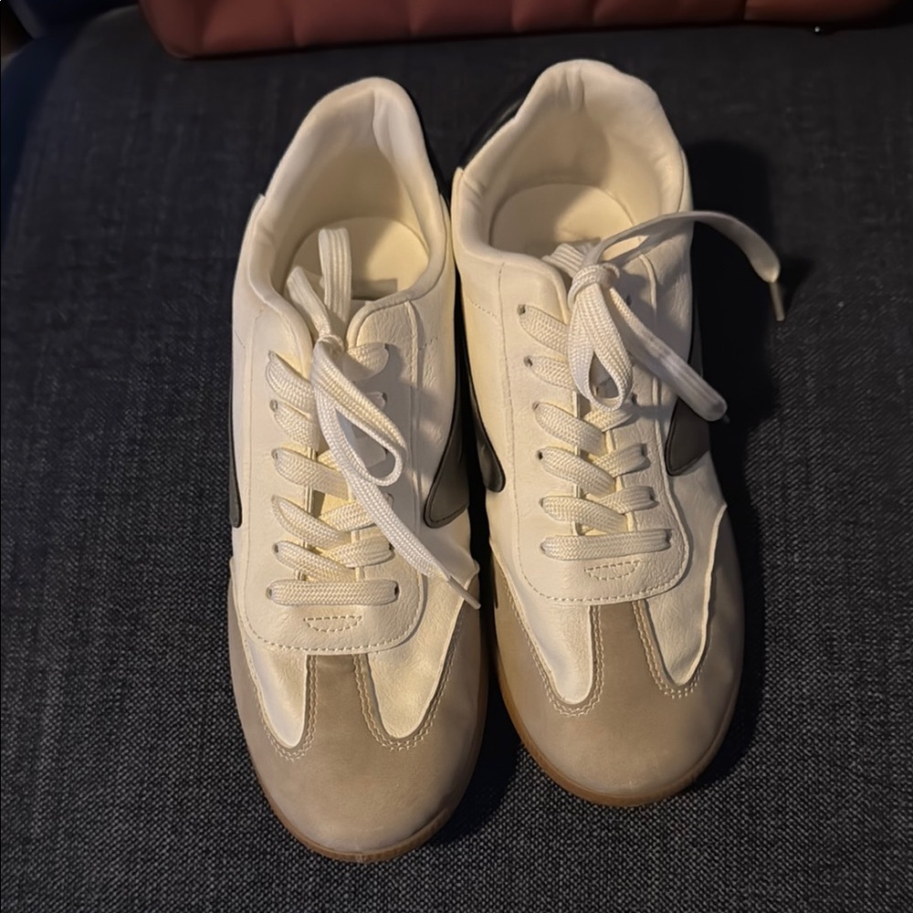 Dolce Vita White and Beige Low-Top Sneakers